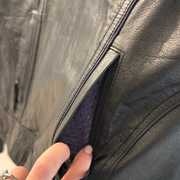 Harley-Davidson Black Leather Jacket for women - Picture 3 of 6